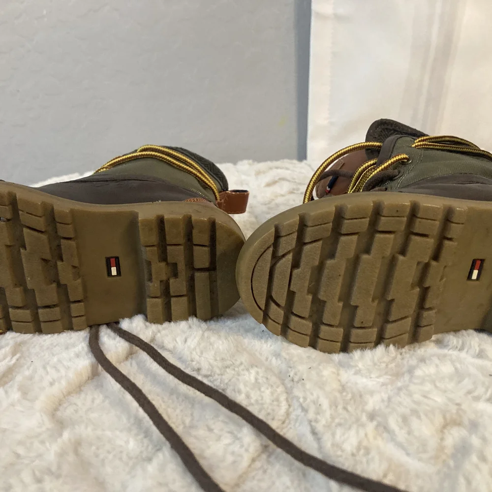 Vintage Tommy Hilfiger Brown Leather Duck Boots with Tan Accents- Size 8 Toddler
